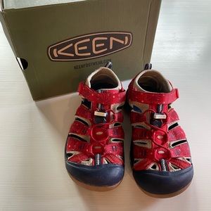 Boys / Girls KEEN Outdoor Sandals Size 13